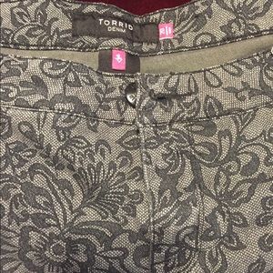 Torrid Lace Print Cropped Jeans